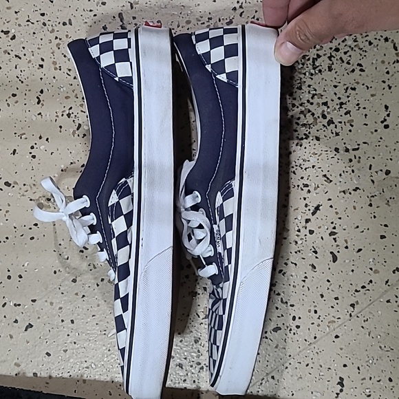 Vans - Picture 2 of 4